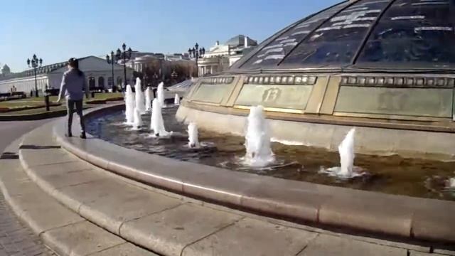 Так просто, солнечно ! ( Голубое небо , зеленая трава , цветы. ) смотреть онлайн