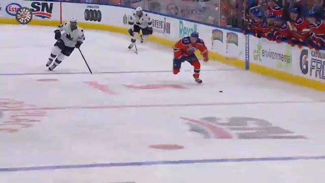 Первый гол Макдэвида в плей-офф / McDavid's first playoffs goal смотреть онлайн