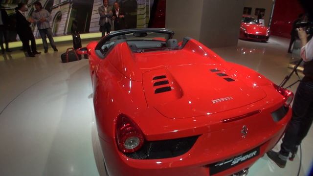 Red Ferrari 458 Spider in detail Frankfurt Salon IAA 2011 смотреть онлайн