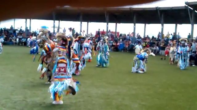Men's ol style grass at Hinckley Powwow 2015 смотреть онлайн