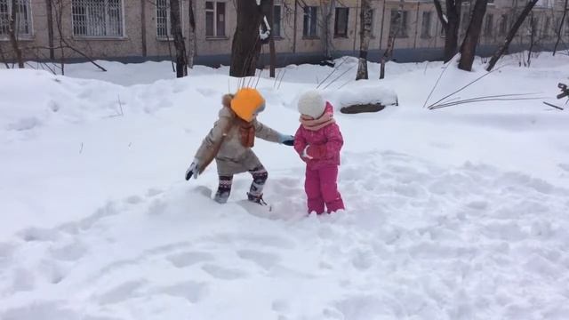 Снежинки закружились и встали в хоровод ❄️❄️❄️☃️☃️☃️ смотреть онлайн
