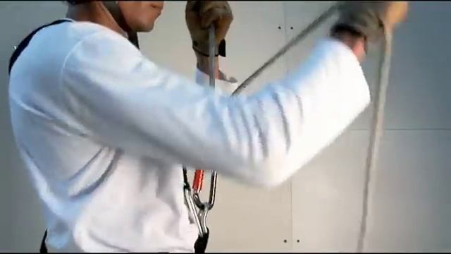 RIG [EN] Compact self-braking descender for rope access смотреть онлайн