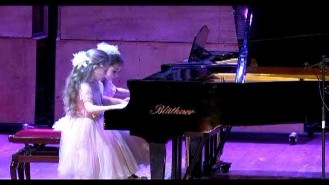 Казарян Анита и Сенина Софья - "Танец маленьких мышек" смотреть онлайн