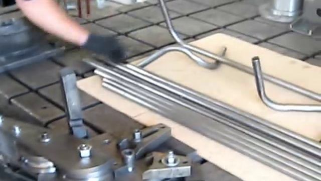 Трубогиб для тонкостенных труб D25мм.wmv смотреть онлайн