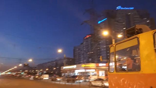Трамвай ТС-52 НиК-3 около станции метро Пионерская, Санкт-Петербург смотреть онлайн