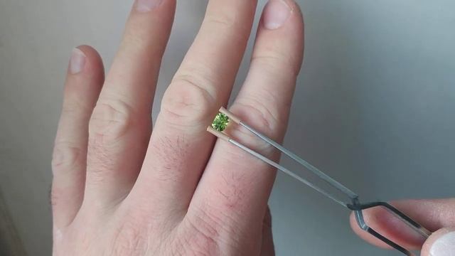 Натуральный хризолит 0,82 карата смотреть онлайн