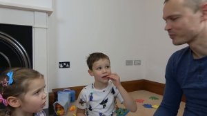 Прикольные сюрпризы в большом мягком ведре Банан антистресс и Братик для Ферби А