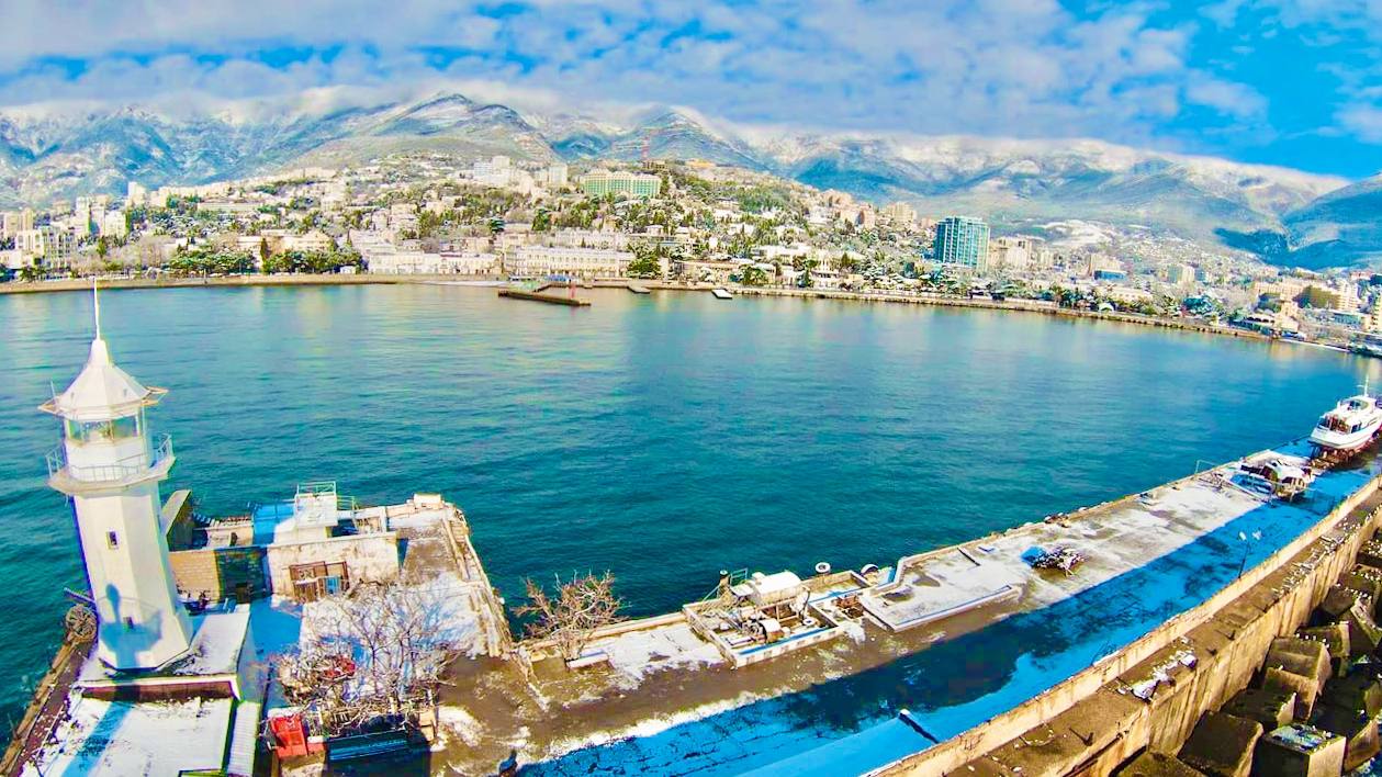 ЯЛТА. ЗАМЕЛО! НЕ КАЖДЫЙ увидит ТАКОЙ КРЫМ! Набережная Ялты. Снег в Крыму 2024 смотреть онлайн