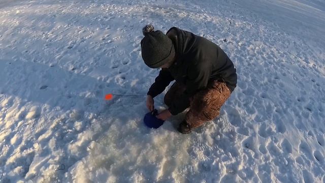 ЛОВЛЯ ЩУКИ НА ЖЕРЛИЦЫ!! ЩУКИ НА БАЛАНСИРЫ!!! ЛОВЛЯ ОКУНЯ !!!ЗИМНЯЯ РЫБАЛКА !!! смотреть онлайн