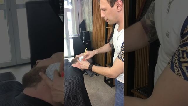 Мужские стрижки. (Работа с ушными раковинами) смотреть онлайн