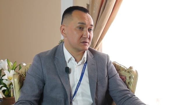 Интервью с Римом Хасановым / О проекте Самолет Плюс