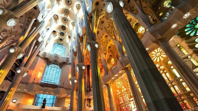 Basilica de La Sagrada Familia slideshow in 8K смотреть онлайн