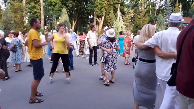 А МОРЕ В ТВОИХ ЛАДОНЯХ!/МИРНОЕ ЛЕТО В ПАРКЕ ГОРЬКОГО ХАРЬКОВ 2021 смотреть онлайн