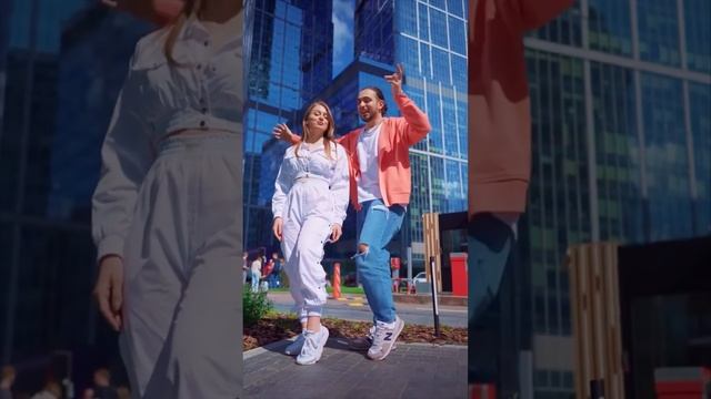 Gazan учит Полину Дубкову танцевать под Dum Tek смотреть онлайн