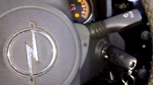 Как снять нижнюю панель (пластик) под рулём Opel Zafira B