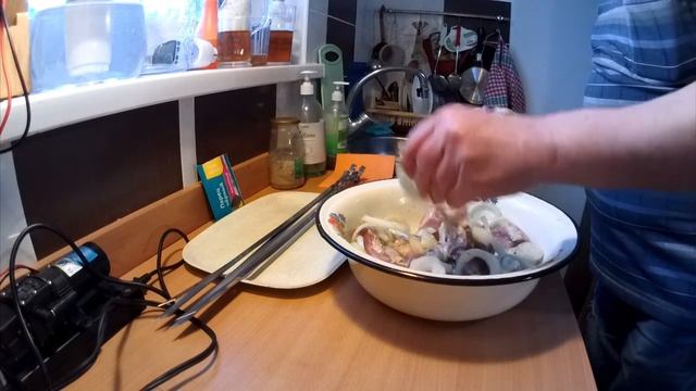 Готовим рульку на мангале | Сочная и вкусная! смотреть онлайн