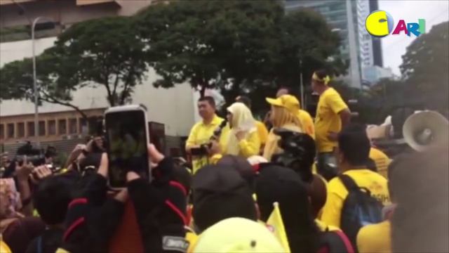 【BERSIH 4.0 现场直击】3PM：公正党主席旺阿兹莎演讲 смотреть онлайн