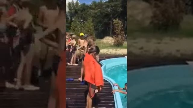 Бассейн в лагере смотреть онлайн