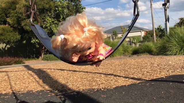 Видео для девочек с куклами Пупсики Беби Элайв горки качели Играем в дочки матери смотреть онлайн