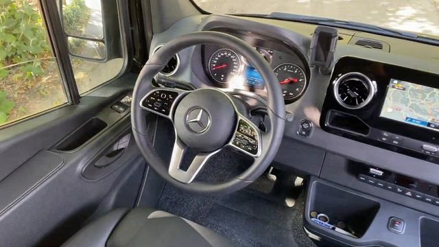 Location d'un minibus 9 places Mercedes Sprinter en Belgique, France et Luxembourg смотреть онлайн