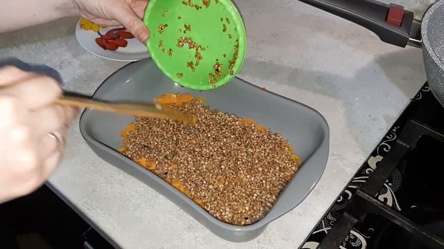 Простой и полезный ужин | Куринные голени, запеченные с гречкой смотреть онлайн