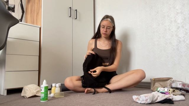 ЧТО Я БЕРУ С СОБОЙ В ОТПУСК / СБОРЫ В ДЕРЕВНЮ / СУМКА В ПОЕЗД смотреть онлайн