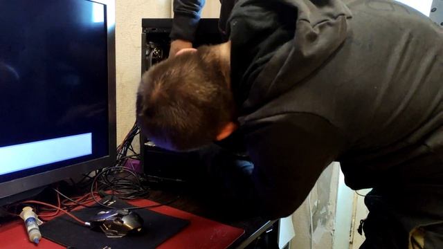 Распаковка и установка процессора Ryzen 7 PRO 1700, за 7000 рублей. Топ, жир, читерский проц. смотреть онлайн