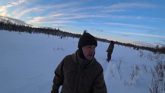 ЭТУ ИЗБУ ПЫТАЛИСЬ УТАЩИТЬ ТРАКТОРОМ! / НА СНЕГОХОДАХ ЕДЕМ ДО ИЗБУШКИ. ОХОТА НА БОРОВУЮ ДИЧЬ. смотреть онлайн