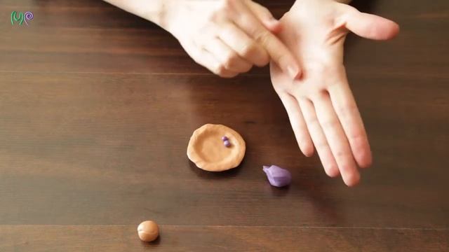 Лепим из пластилина. Черничный пирог | Making blueberry pie from plasticine смотреть онлайн