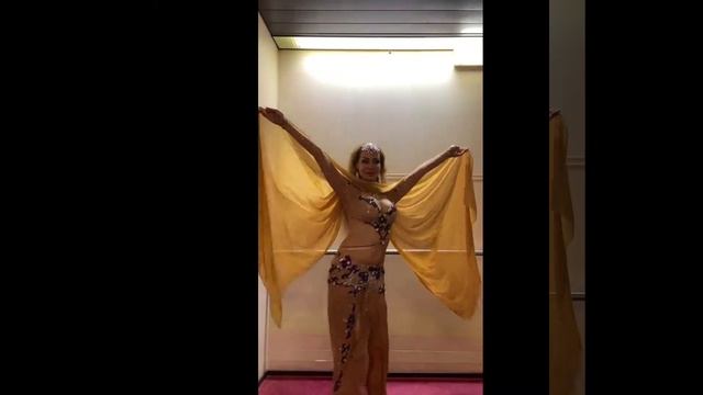Восточный танец с шалью - жду выхода на сцену смотреть онлайн