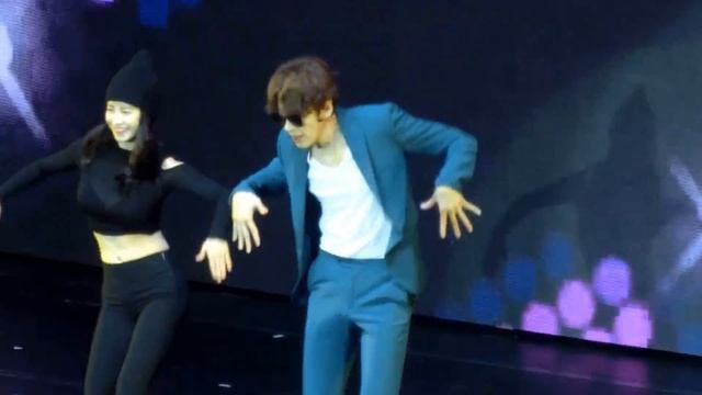 170218 Running Man 2017 Live In Macau- Kwangsoo & Jihyo Cover JYP Who's Your Mama?