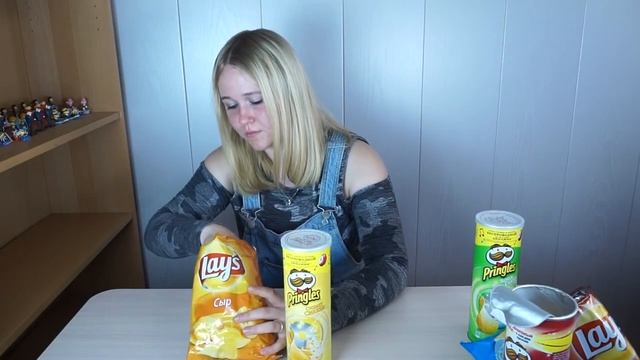 Принглс и лейс. Сравнение чипсов. Pringles и Lays