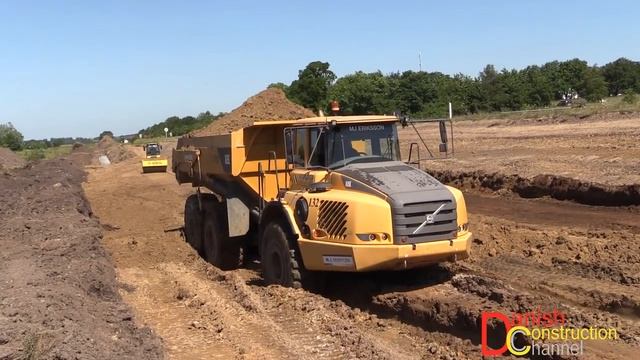 Cat D6T LGP Dozer With Trimble 3D GPS Pushing Volvo A35 Dumper Loads