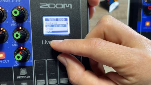 Zoom LiveTrak L-8 обзор на русском: мини цифровой пульт... смотреть онлайн