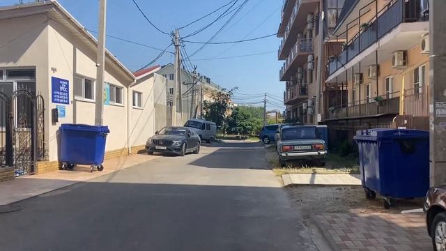 Обзор Гостиницы Витязево. Улица Роз 16. Бассейн, батут, шезлонги. +7-953-885-05-76 смотреть онлайн