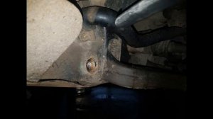 Kyron/Замена нижних рычагов/Развальные болты.