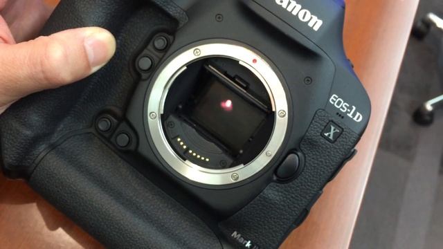 Hands-on with the Canon EOS-1D X Mark II (16fps in Live View Mode) смотреть онлайн
