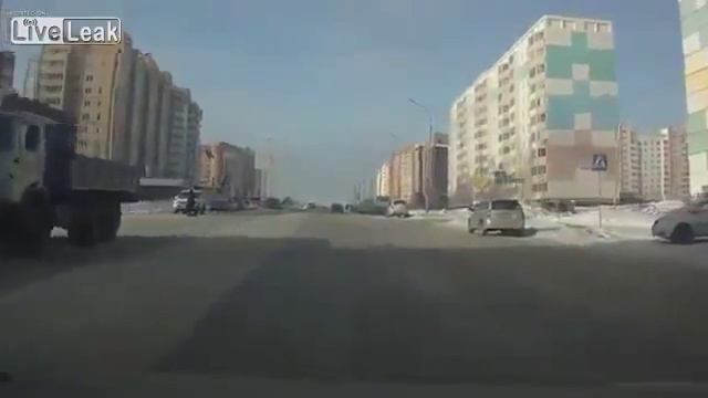 Пожилой пешеход даже не понял что произошло An Elderly Pedestrian Did Not Even Know What Happened