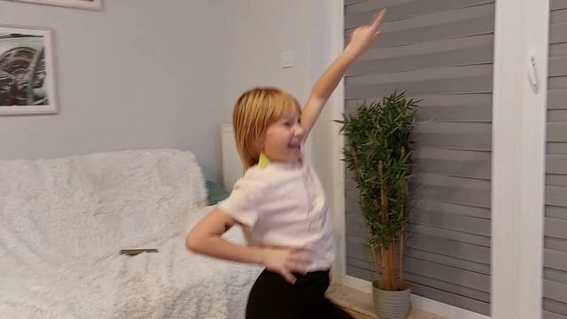 зажигательный танец Кристины под Федерико Феллини смотреть онлайн