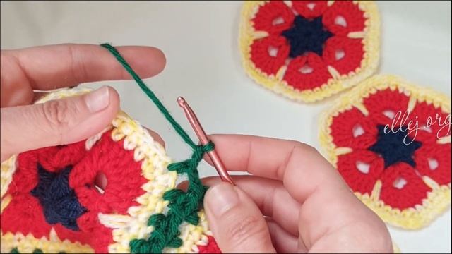 Как СОЕДИНИТЬ мотивы БЕЗ отрыва нити ♥ How to join CROCHET hexagons • Ellej смотреть онлайн