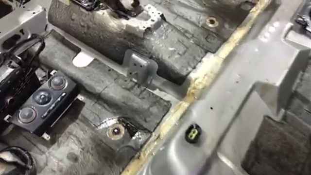 К сожалению, у Мазда 3 не такая уж и качественная заводская шумка - материалов наклеено по минимуму смотреть онлайн