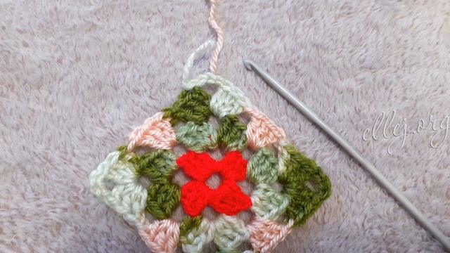 Цветочная поляна • Квадратный мотив с цветочками • Бабушкин квадрат • Жаккард крючком • Ellej.org смотреть онлайн