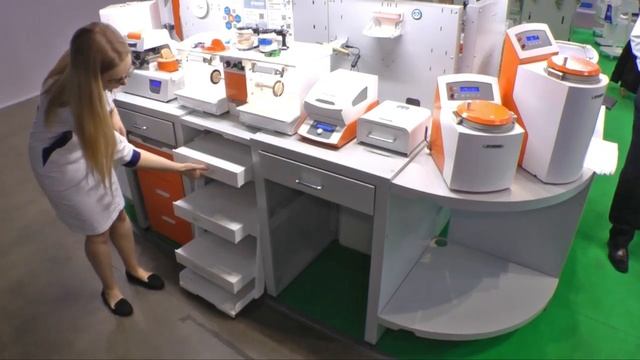 Универсальный лабораторный стол для организации как общих рабочих мест, так и индивидуальных. смотреть онлайн