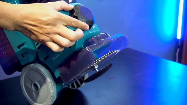 MÁY CẮT CỎ DÙNG PIN 18V MAKITA DLM160 - CẮT CỎ SIÊU MƯỢT смотреть онлайн