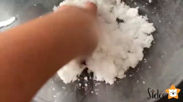 How to Make DIY Snow Using a Diaper смотреть онлайн