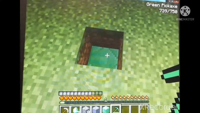 КТО ОСТАВИЛ ЭТИ ГИГАНСКИЕ ИЗУМРУДНЫЕ СЛЕДЫ В МАЙНКРАФТЕ | Ромик minecraft смотреть онлайн