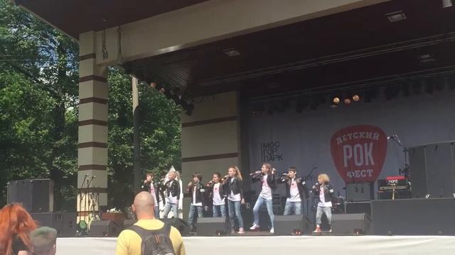 Шоу группа Академики. Детский рок фестиваль на Красной Пресне. Москва 29.05.2016 смотреть онлайн