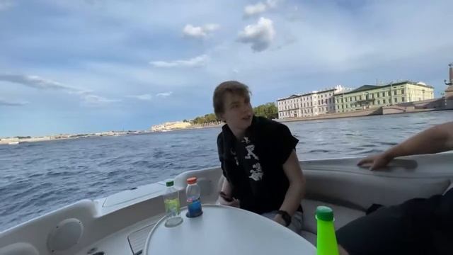 СТРОГО ЧУТЬ НЕ УЛЕТЕЛ/ ЗЛОЙ С ЛИКСОМ И СТРОГО КАЙФУЮТ НА КАТЕРЕ смотреть онлайн