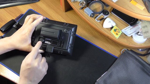 Светодиодный накамерный свет YONGNUO YN-300 Air. Распаковка. смотреть онлайн