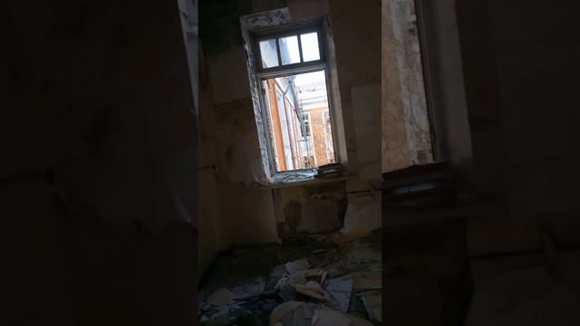 заброшенная школа 163, 4 марта 2023 г. прошёлся по затопленному подвалу смотреть онлайн